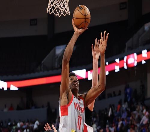 又能投三分又能护筐，火箭二队先发中锋的作用看起来非常全面