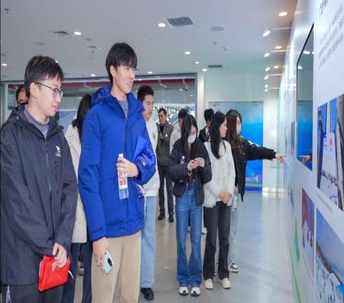 “北京冬奧會帶動三億人參與冰雪運(yùn)動”主題展覽在水立方開幕