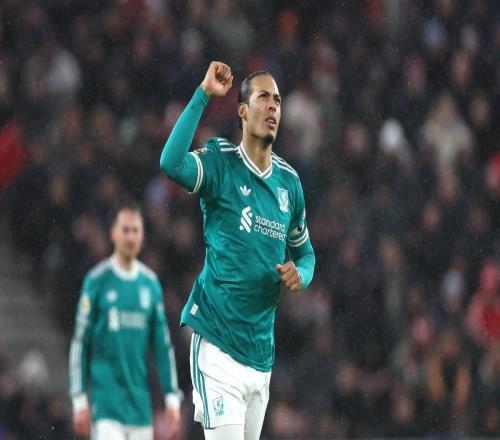 詹俊：利物浦本場防守端全員在線，斯洛特暫時可以鬆口氣了