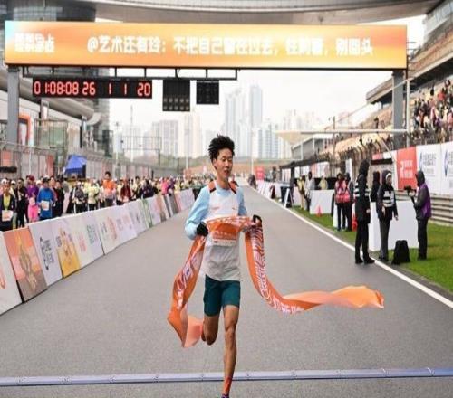 萬馬奔騰迎新年！2026上海嘉定半程馬拉松暨蒸蒸日上迎新跑鳴槍開跑