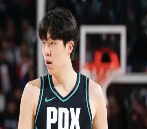 詹姆斯復(fù)出首戰(zhàn)僅比楊瀚森多2分，但卻書寫三項歷史第一