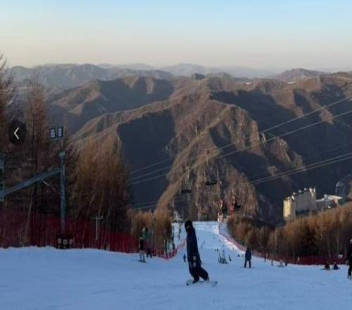 米蘭冬奧會(huì)圣火點(diǎn)燃，國(guó)貨滑雪服率先“出圈”