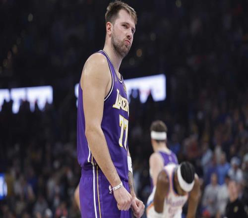 打破沉默，湖人新秀蒂耶羅在裁判爭(zhēng)議后收到字母哥送的比賽用球