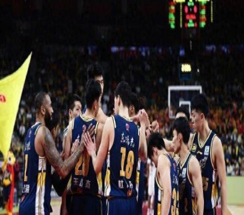 全部到位！廣東新援抵達賓館新賽季戰(zhàn)術地位非常重要