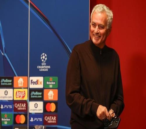 记者问批评球员是否担心更衣室反对，穆帅：你爸对你永远都很好