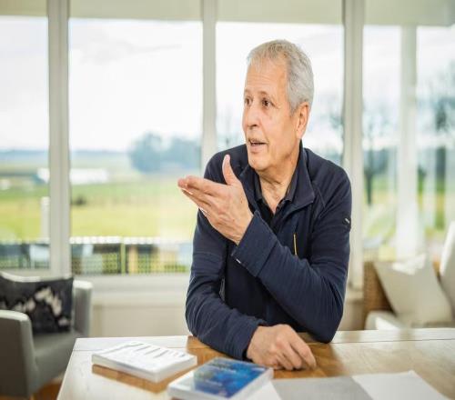 前門興和多特主帥法夫爾宣布退休，曾三度榮膺德甲最佳教練