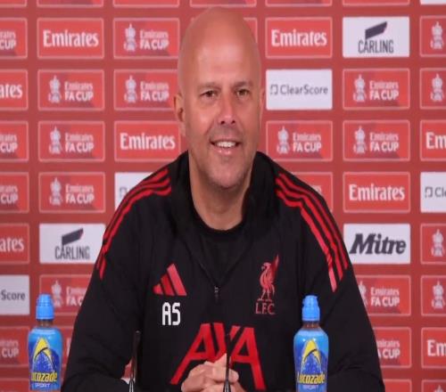 斯洛特：希望賽季結束時薩拉赫那張獎杯櫃照片裏能多兩座獎杯