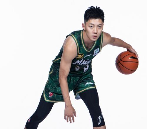 已经离队!广东旧将遭同曦放弃,上赛季场均5分2板或就此告别CBA