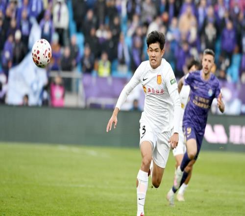 飄得這麽快銅梁龍主場海報喧賓奪主+票價虛高，球迷送韭菜抗議