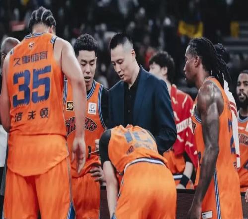上海男篮财大气粗!300万美元报价臂展2米39悍将,NBA6.8分5篮板