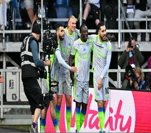 10！三線作戰5連勝13.1億豪門時隔243天重返榜首衝向三冠王