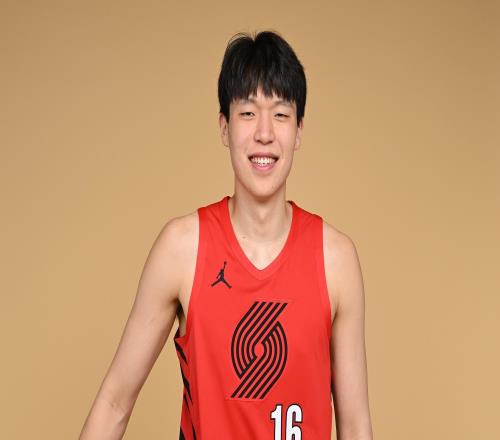 库里:我很期待和杨瀚森对决,希望他能尽快适应NBA