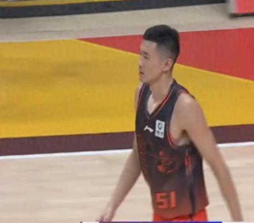 山東男籃到達(dá)北京，新賽季首秀期待開門紅，外線三分能否延續(xù)狀態(tài)