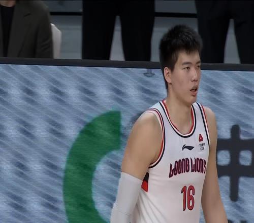 抢下焦泊乔广东队被曝出价碾压上海男篮,筹码让广州队无法拒绝