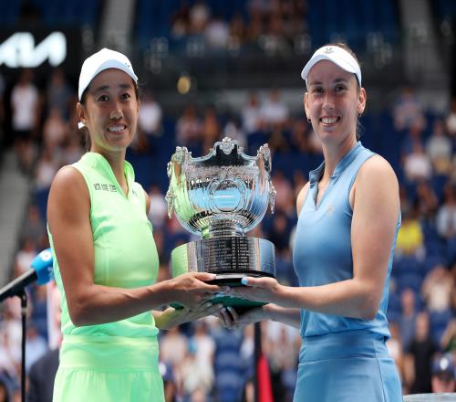 淚目！37歲張帥澳網(wǎng)奪冠創(chuàng)奇跡+身披國旗慶祝：媽媽觀戰(zhàn)眼眶含淚