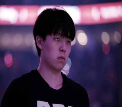 奈斯！18分鐘砸出8分！NBA副總裁點(diǎn)評(píng)楊瀚森