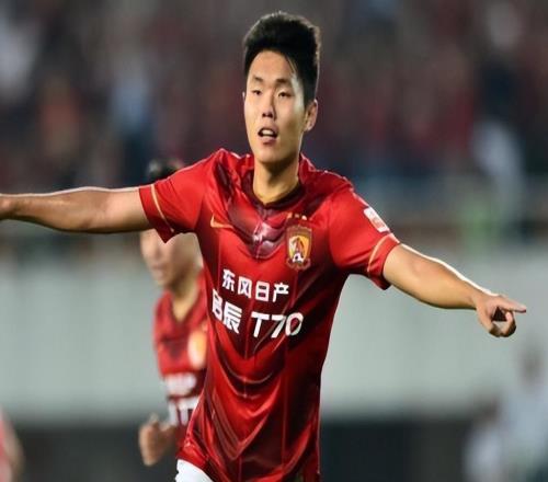 昔日恒大关系户效力河南8年,已成大腿级人物,32岁依然得到续约