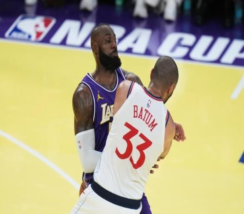 詹姆斯25+6+6賽季新高：40歲后23次20+歷史第一超其余球員總和