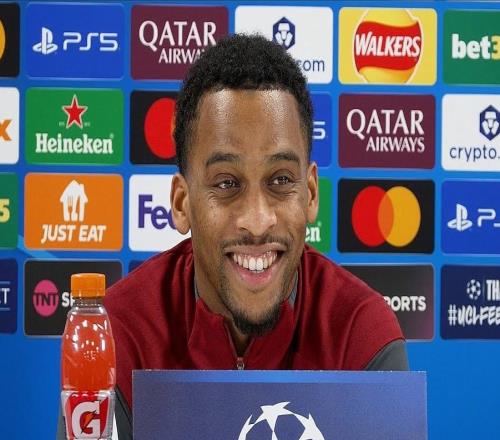 因?yàn)樽诮绦叛霰环Q作“圣經(jīng)兄弟”，廷貝爾：沒聽說，但我喜歡