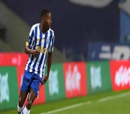 上港隊(duì)將在后腰完成一筆重量級續(xù)約，這位外援直接留隊(duì)，值得期待