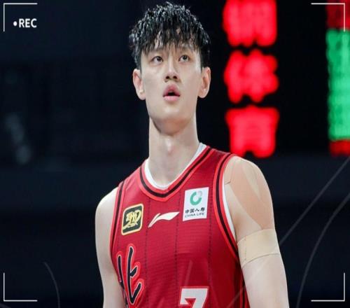 曾凡博将出战NBA中国赛,北京男篮签黄荣奇,王奕博加盟青岛遇阻