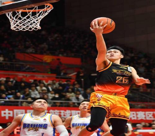 重建中的“大核”擔當，郭昊文與龐崢麟撐起新賽季江蘇籃球新希望