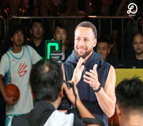 库里空降中国当“教练”!这一次,他真的变了