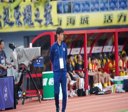 中超巨大爭議！卡多索報複踢人逃紅，海牛集體不滿，VAR不介入