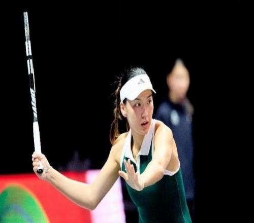 世界網(wǎng)球洲際對(duì)抗賽深圳開幕，斯瓦泰克領(lǐng)銜歐洲隊(duì)拔得頭籌