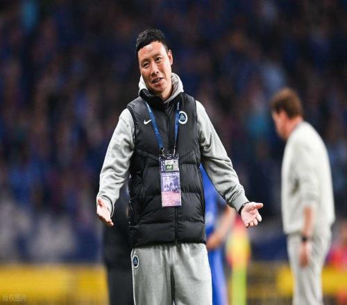 陳濤帶領(lǐng)深圳新鵬城保級成功，未來何時續(xù)約，本人首次回應(yīng)