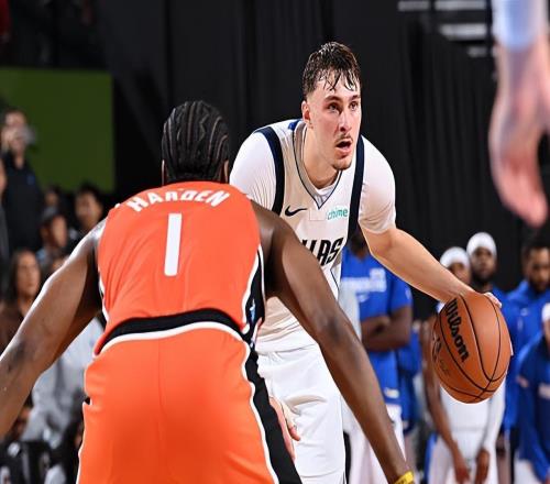 面對(duì)快船打出統(tǒng)治級(jí)表現(xiàn)！獨(dú)行俠狀元郎也開(kāi)始找到自己的感覺(jué)了