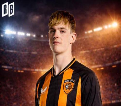 曼联滕哈格爱徒获报价，新帅定其去留！巴萨通知拉什福德将买断他