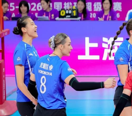 首發(fā)轟12分！中國女排又一18歲1米96新星崛起：小趙蕊蕊4次攔網(wǎng)