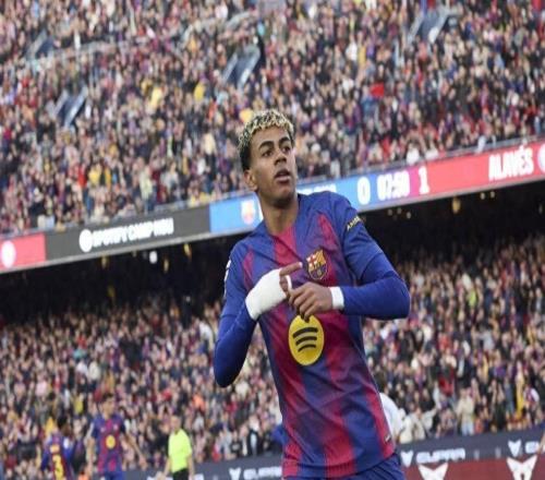 西甲：31！巴薩主場逆轉(zhuǎn)阿拉維斯，奧爾莫雙響+亞馬爾破門