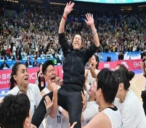 廣東隊戰(zhàn)勝四川隊時隔八年再度登頂全運會女籃成年組