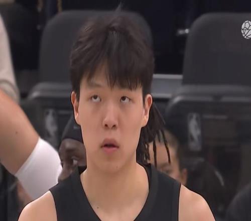 杨瀚森只打3分47秒赛季新低!却被美记质疑,遭遇美网友集体炮轰