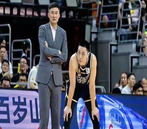 CBA最新排名更新，廣東隊五連勝第一卻收壞消息，頂級教練下課