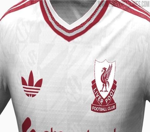 利物浦下賽季客場球衣曝光：白衣紅邊，複古隊徽致敬1970年代