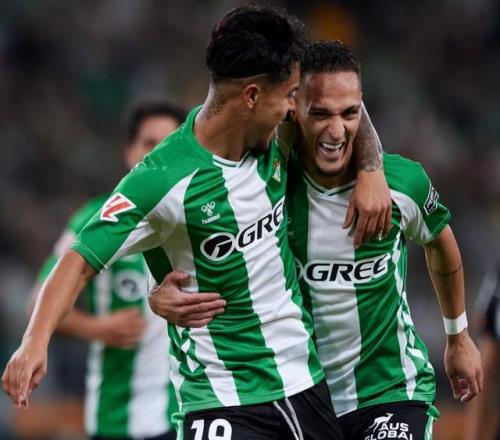 25歲圓神炸裂表演：2腳穿心箭5萬人狂歡！西甲近3場轟4球