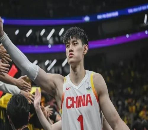 曾凡博将前往篮网报到合练,此前与NBA篮网签约,成中国男篮今夏进NBA第2人