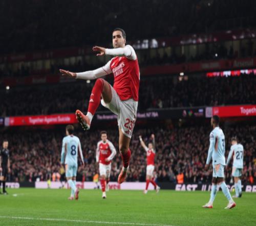 20！梅里諾化身梅超風(fēng)+薩卡破門，阿森納18場(chǎng)不敗，領(lǐng)跑英超歐冠
