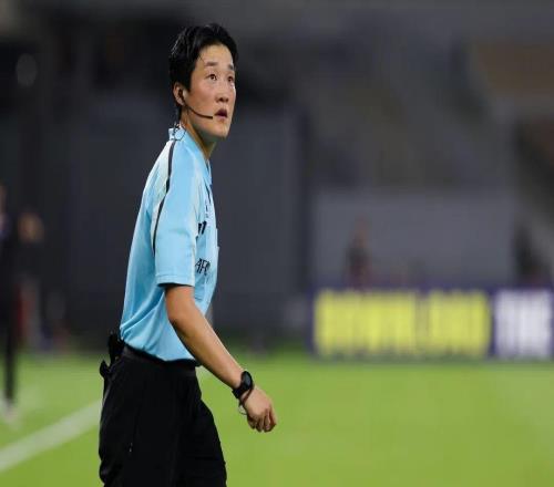 申花、海港決戰之時，一位上海姑娘書寫中超新曆史