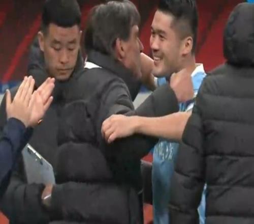 上海海港噩夢開局！鍾義浩26秒閃擊，古斯塔沃中柱，顏駿淩不滿