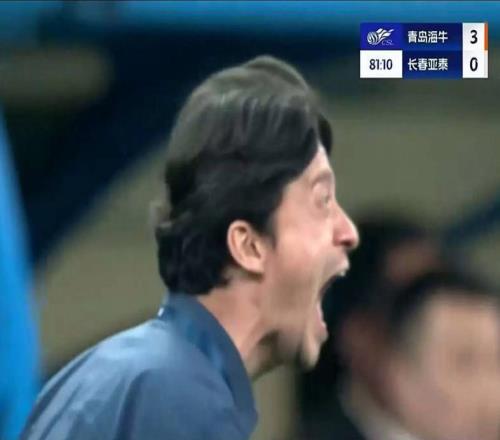 謝暉壓著打銅梁龍膽真大！黃希揚：踢中超吃力但經驗能幫球隊