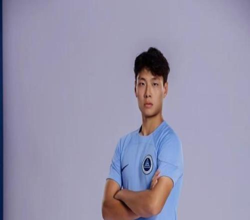 富力青訓(xùn)出身，偶像克羅斯，如今他是湘超球隊領(lǐng)袖