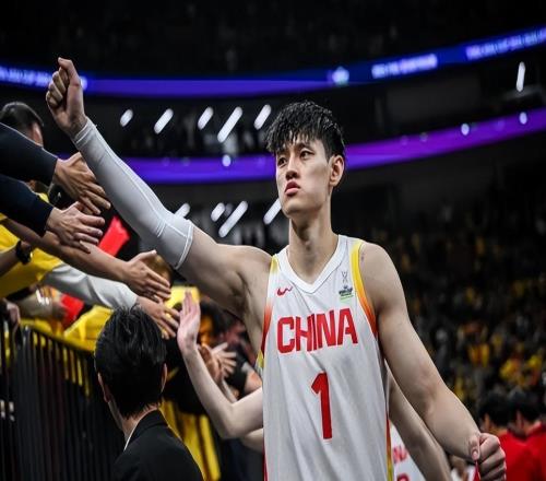 曾凡博登韓媒熱搜！就這實力還想打NBA場均1+0.5連張鎮(zhèn)麟都不如