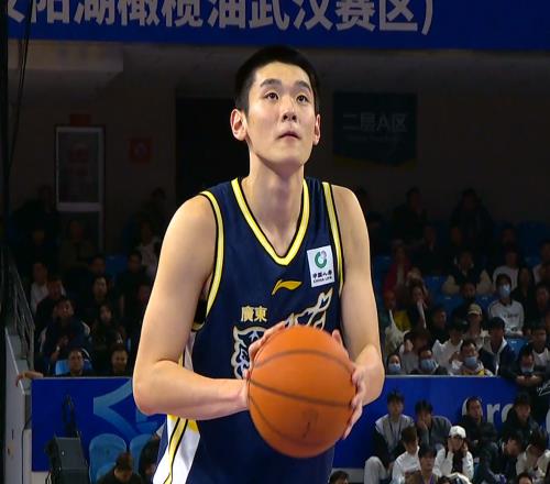 廣東隊(duì)18歲小將表現(xiàn)驚艷！解說大贊：完全超出大家的想象