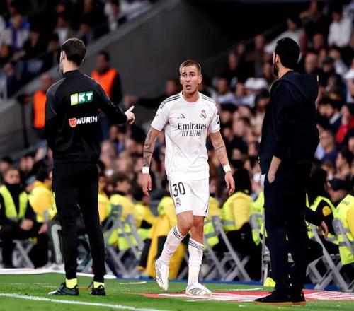 6場僅出戰42分鍾！皇馬18歲前鋒又淪為替補罵裁判禁賽2場