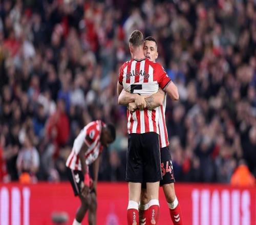 槍手無緣英超神跡！桑德蘭22絕平阿森納，阿爾特塔坐山觀虎鬥