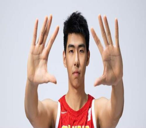 CBA大交易2米26徐昕申请离队,此前顶嘴杜锋,广东想换张镇麟